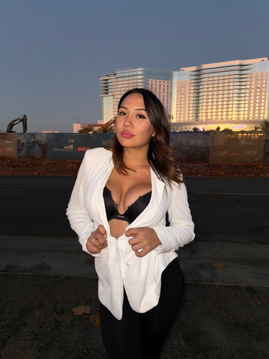 Take a pause and enjoy Ali Cruz — streaming from Depok