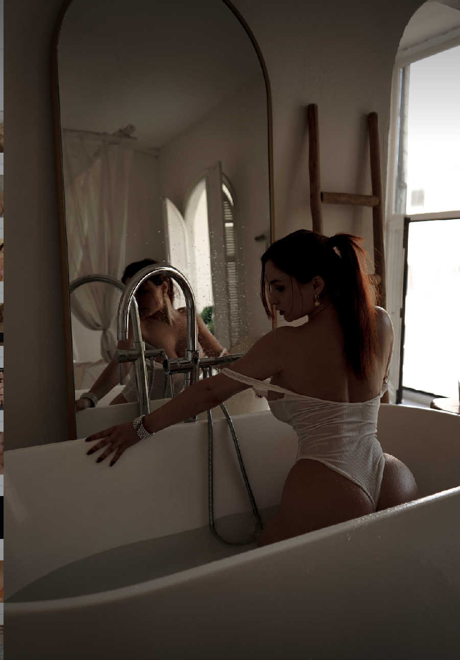 A playful frame from Miranda Faith nude — online in Depok