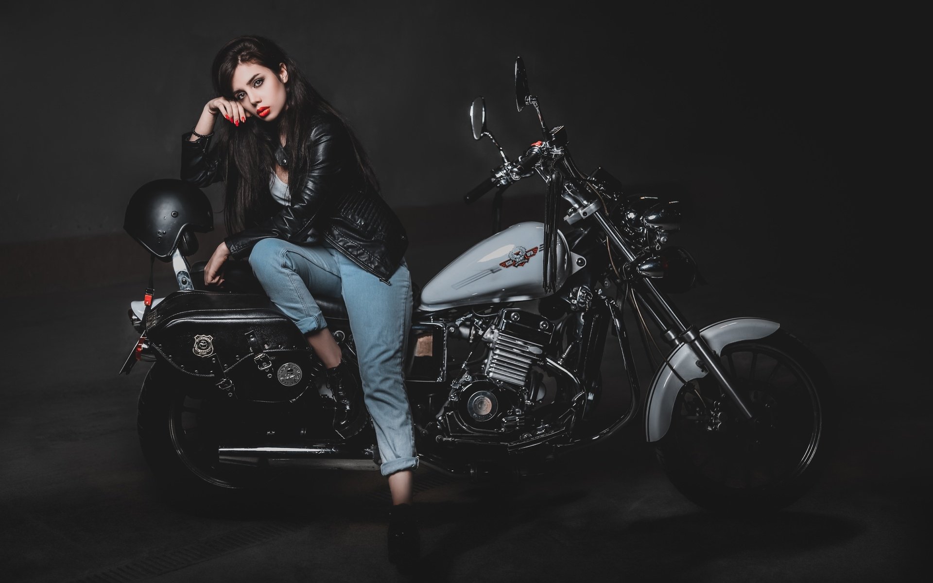 Biker girls: style and drive in Depok