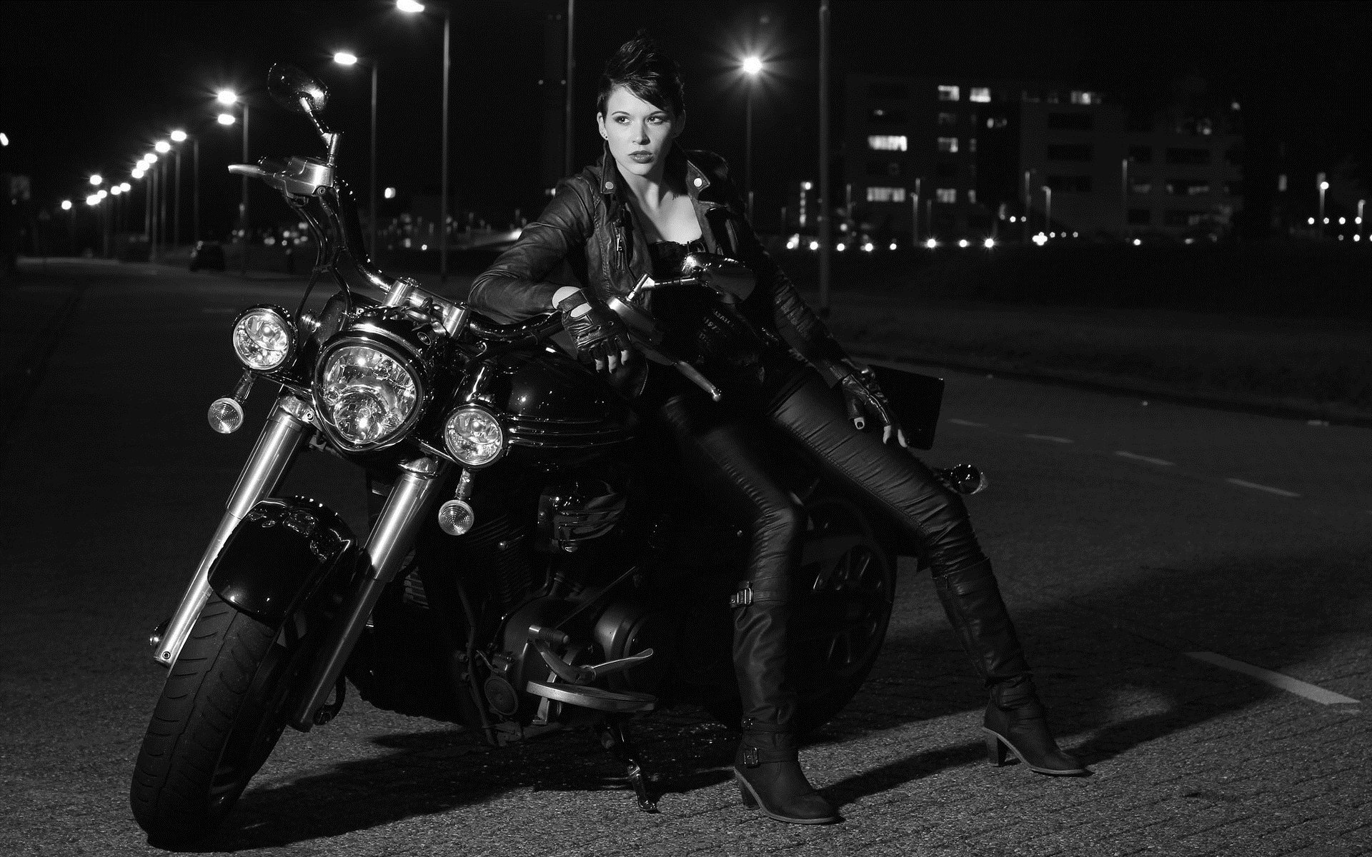 Photo Beautiful girls and motorcycles in Depok