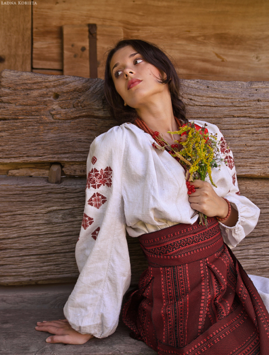 Girls in Slavic costumes in Depok