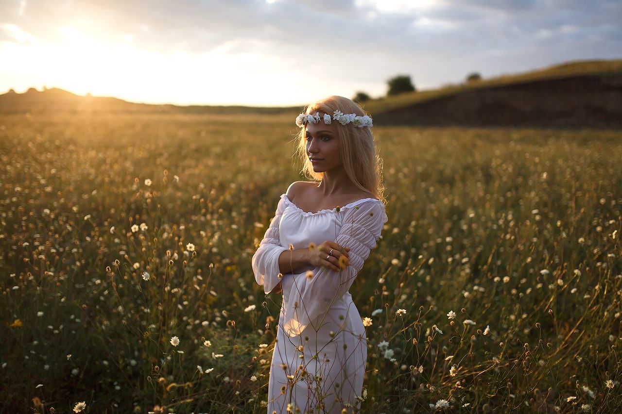 Girls in Slavic costumes in Depok