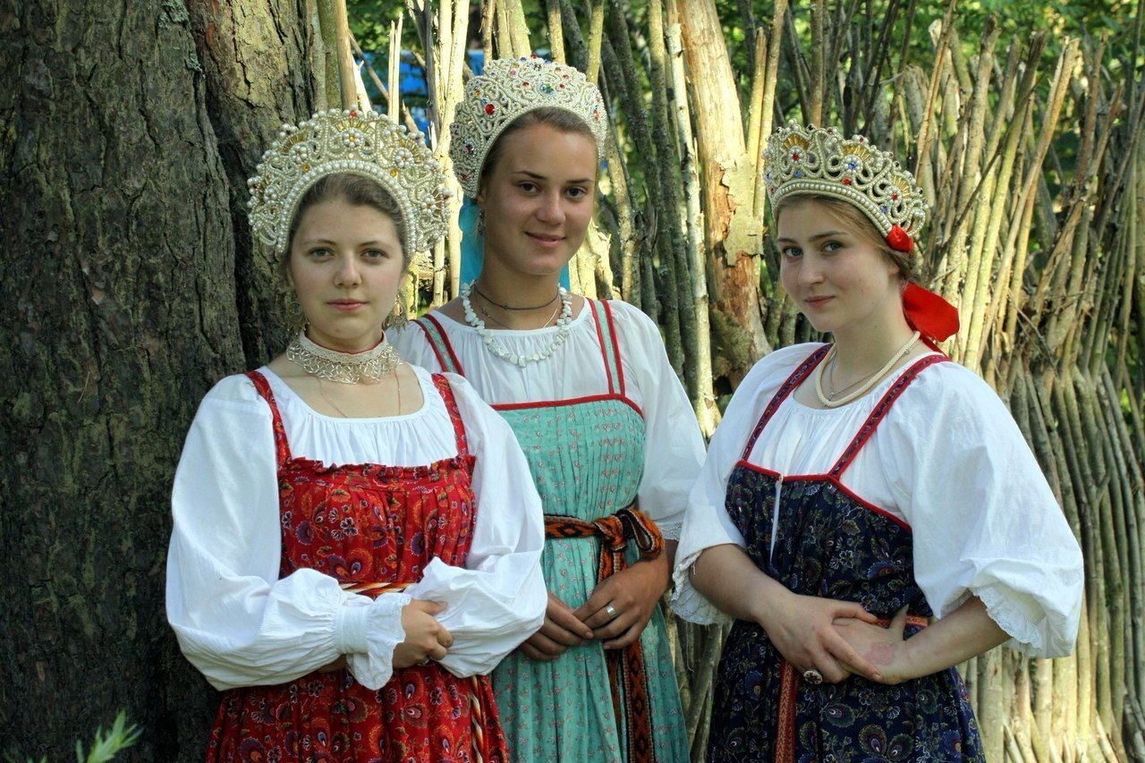 Sexy model Girls in Slavic costumes in Depok