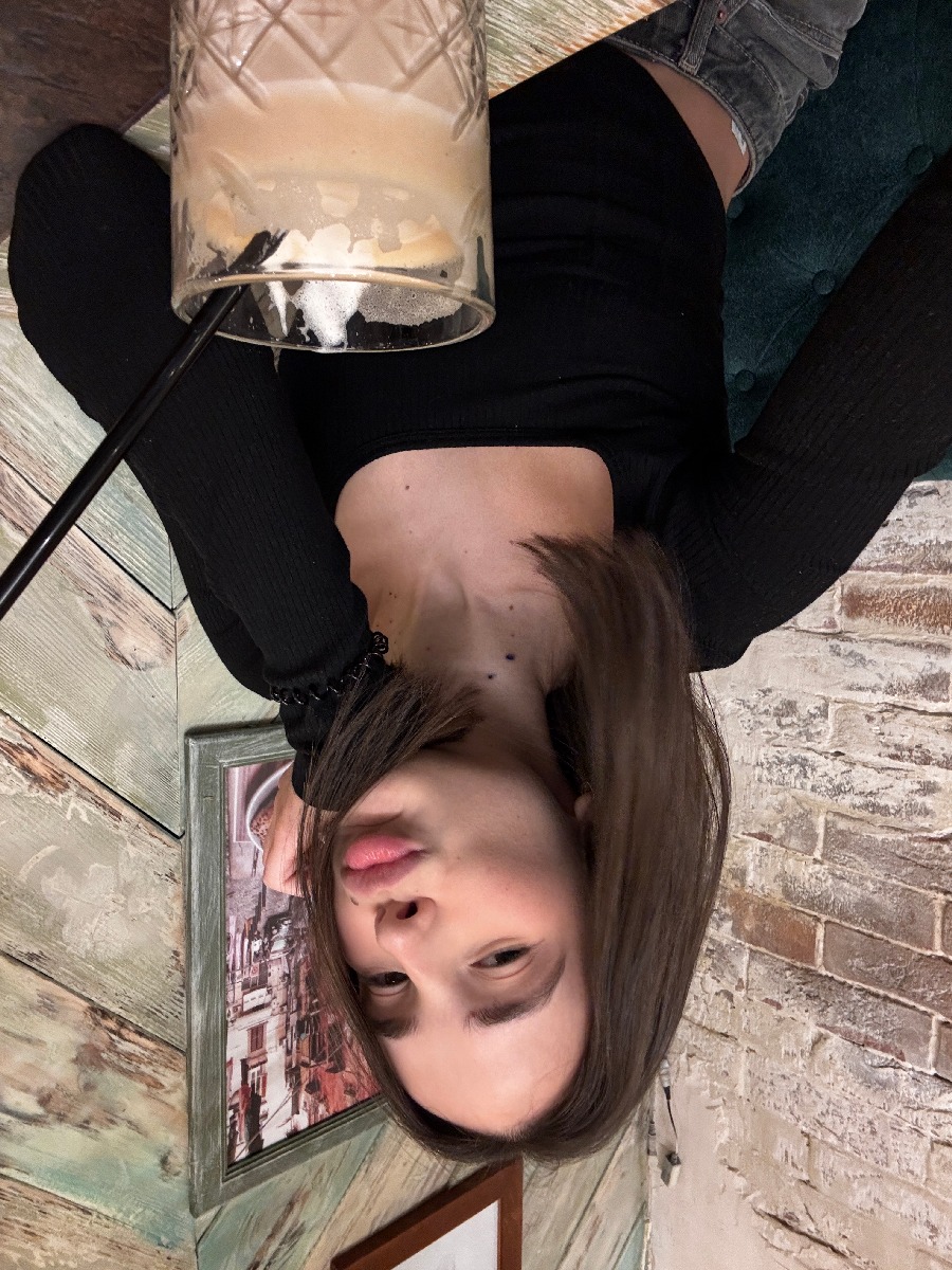 Fresh photos, fresh mood — Tina online in Depok